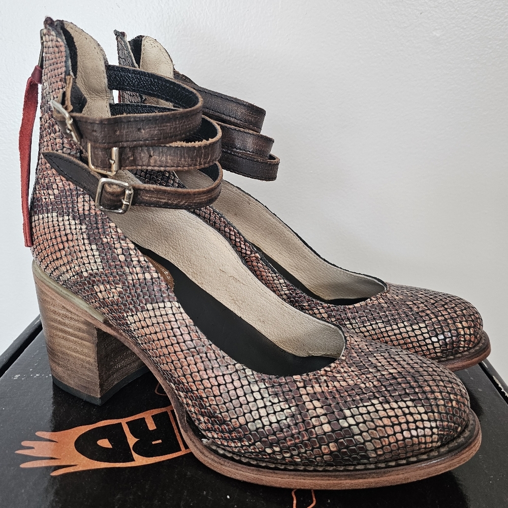 Freebird Blush Snake Randi - Picture 4 of 8